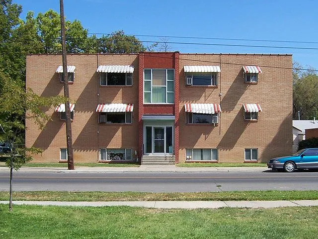 421 5th St W #2 — Photo 7