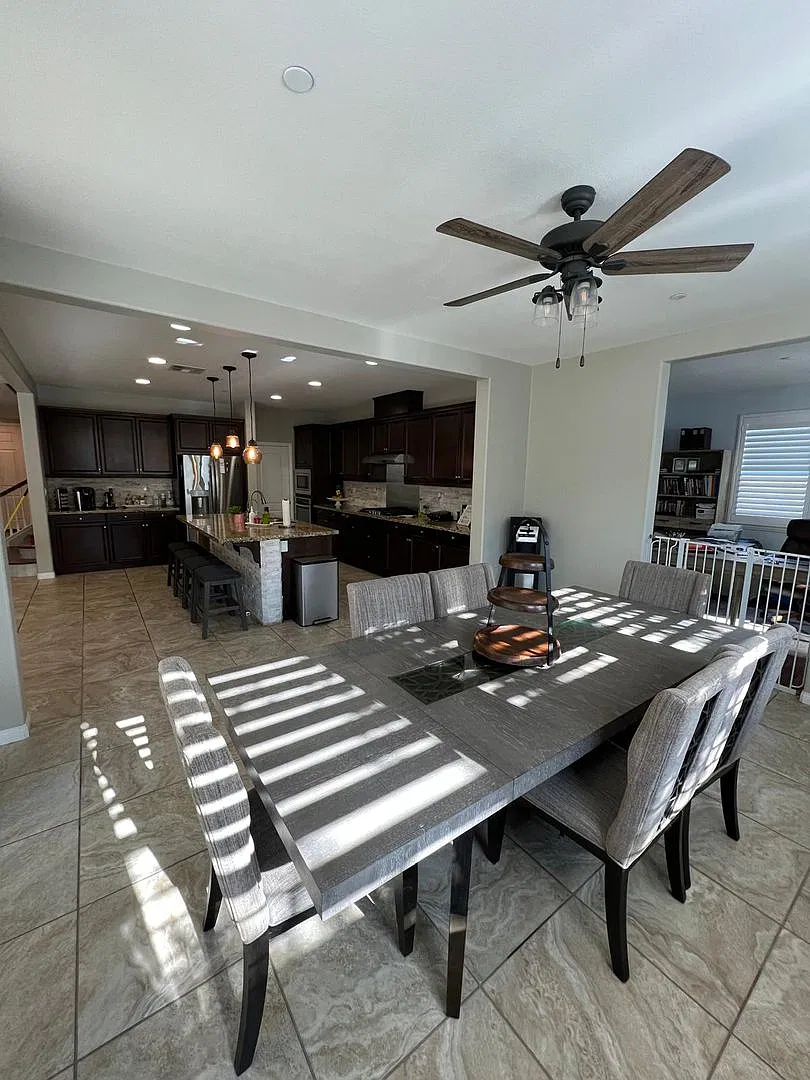Beautiful 5 bedroom 5 bathroom home in Sycamore Creek! — Photo 3