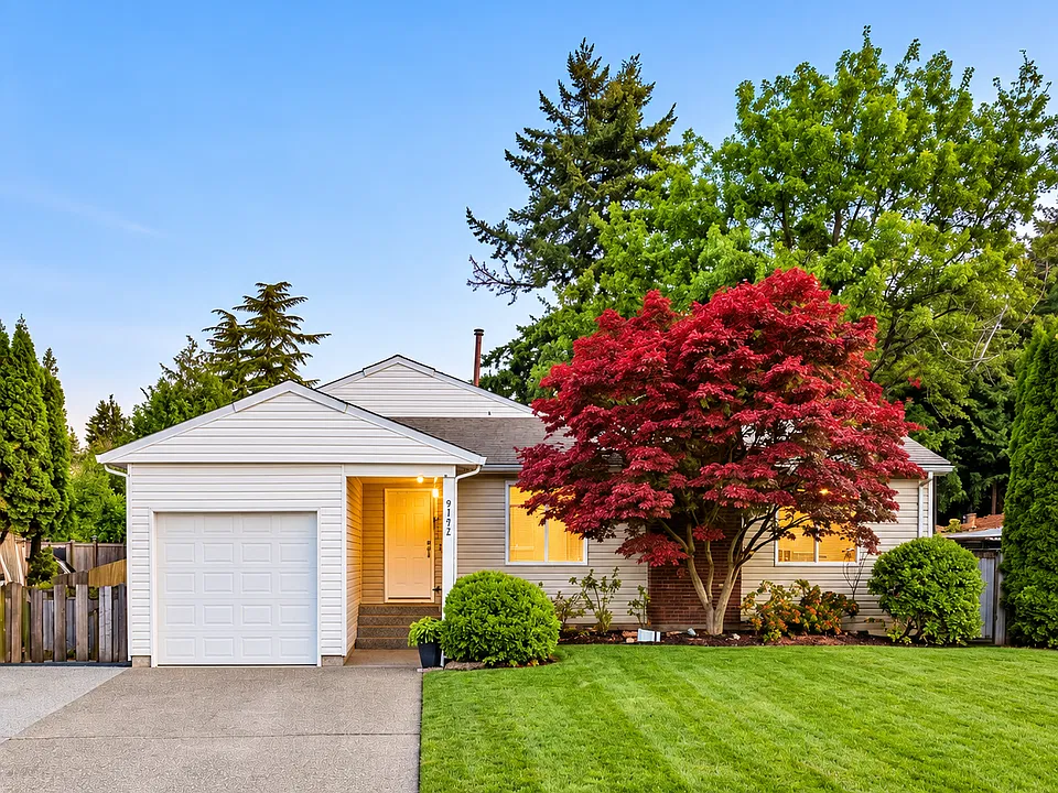 6231 Nadine Cres #7713