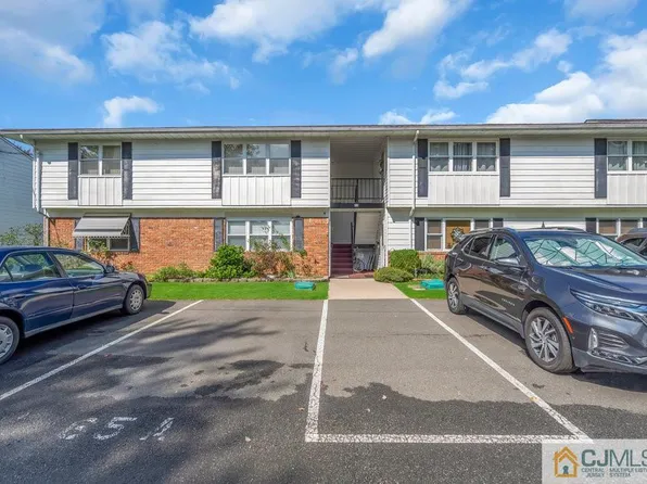 65 Galewood Dr APT A, Matawan, NJ 07747