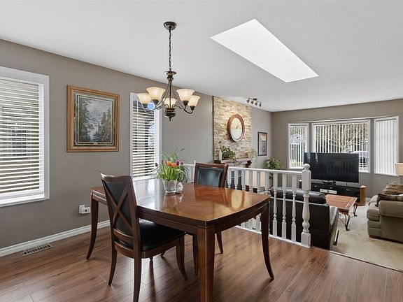 5th image of 20492 Walnut Cres