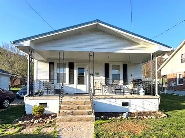 1416 W Jackson St, Covington, VA 24426