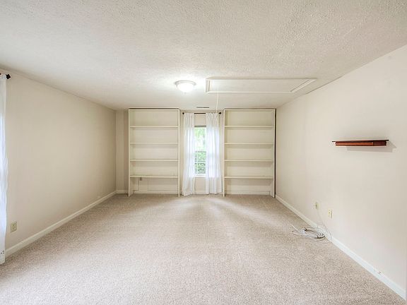 4th image of 200 Chinaberry Dr
