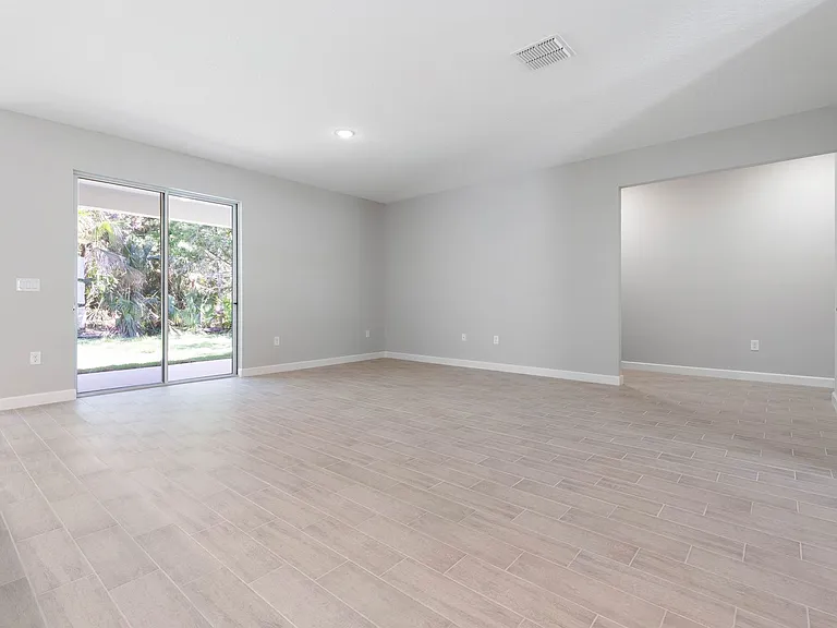 13 SW 34th Pl — Photo 7