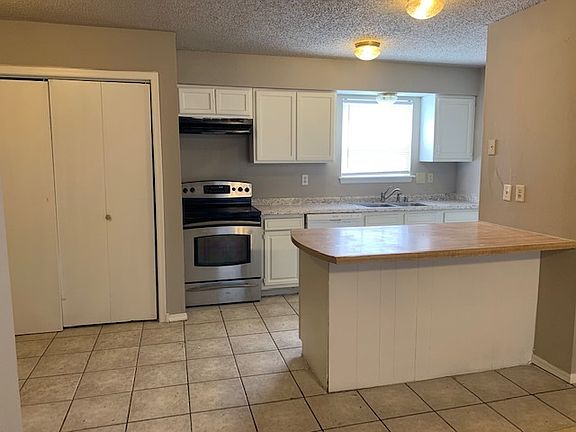 3rd image of 1605 Azalea Cir APT A