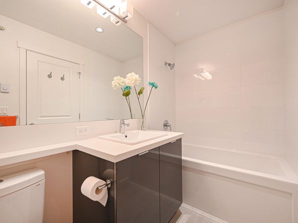 2 bedroom rental in Surrey — photo 22