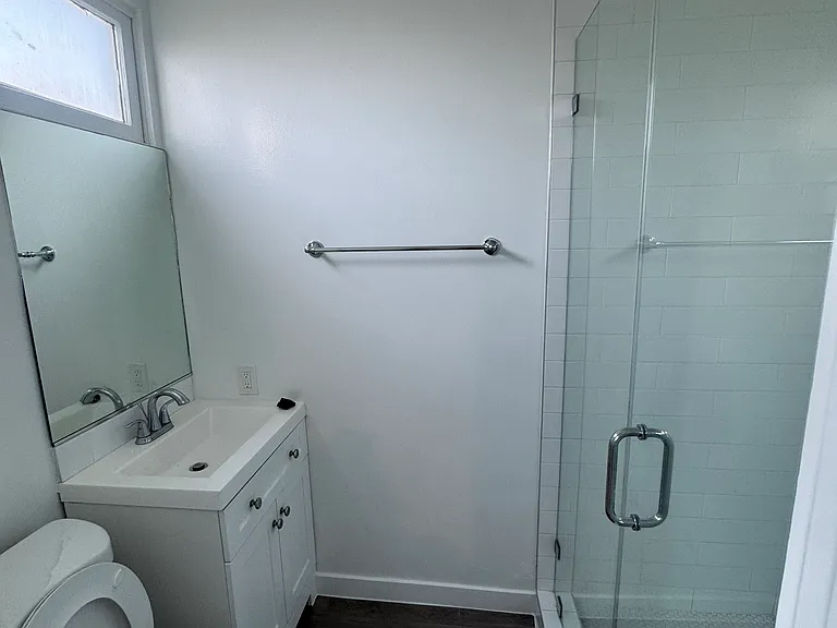 2400 Beverley Ave #5 — Photo 10
