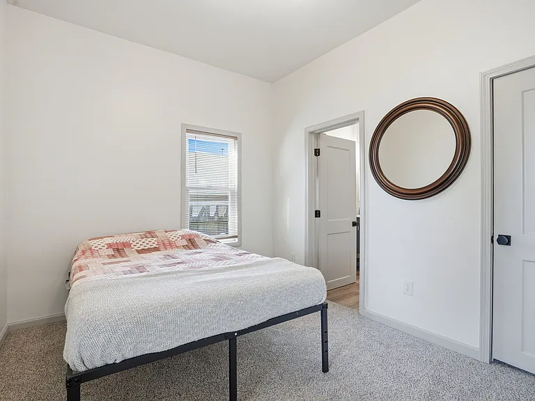 214 N Roosevelt Ave — Photo 16