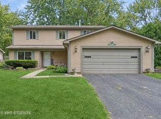 412 Quarry Dr, Bolingbrook, IL 60490