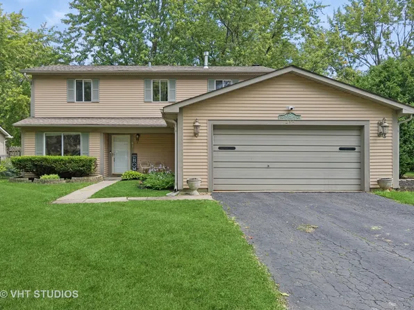 412 Quarry Dr, Bolingbrook, IL 60490