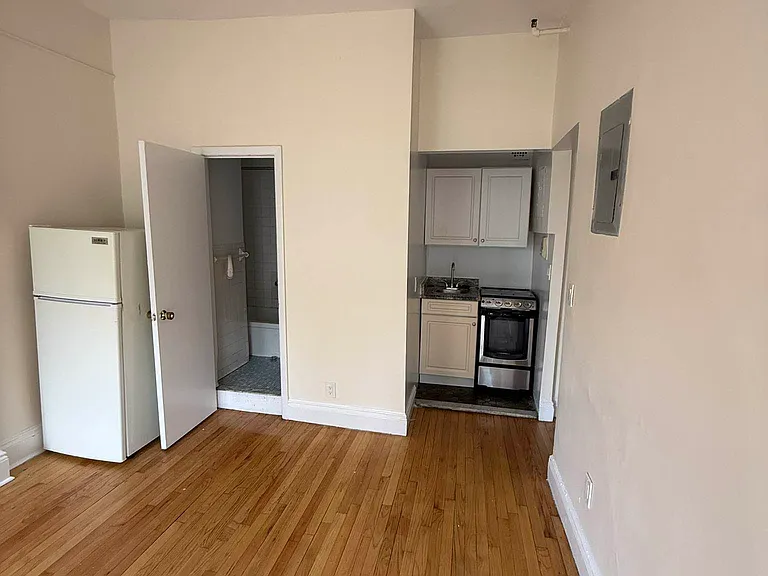 113 W 70th St #5B — Photo 5