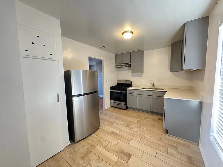 2030 NW 25th St #17 — Photo 7