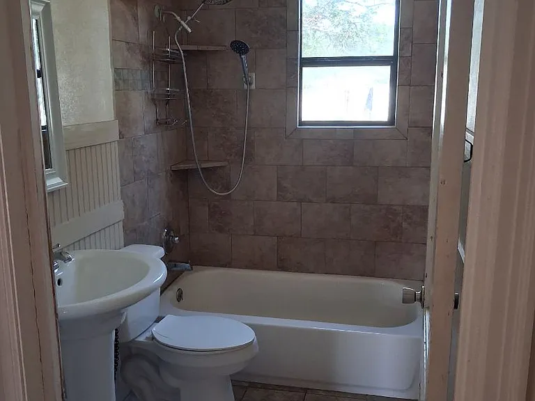 1424 Pine St — Photo 4