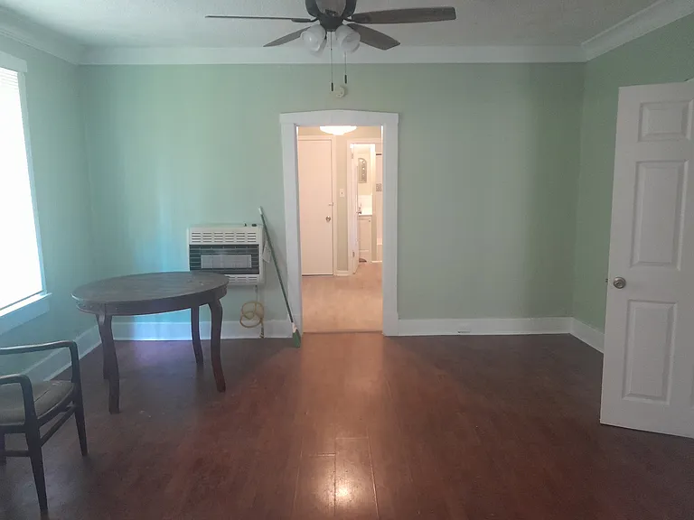 933 S McLean Blvd — Photo 6