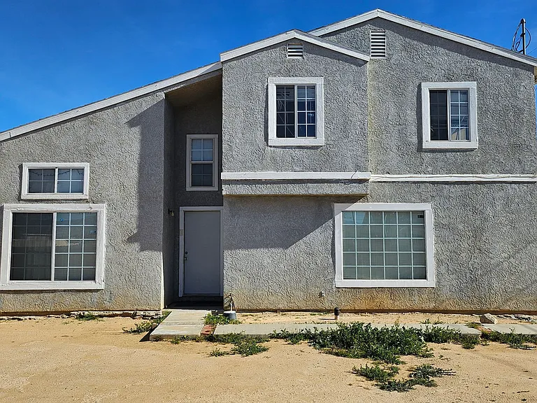 20300 Graham St — Photo 1