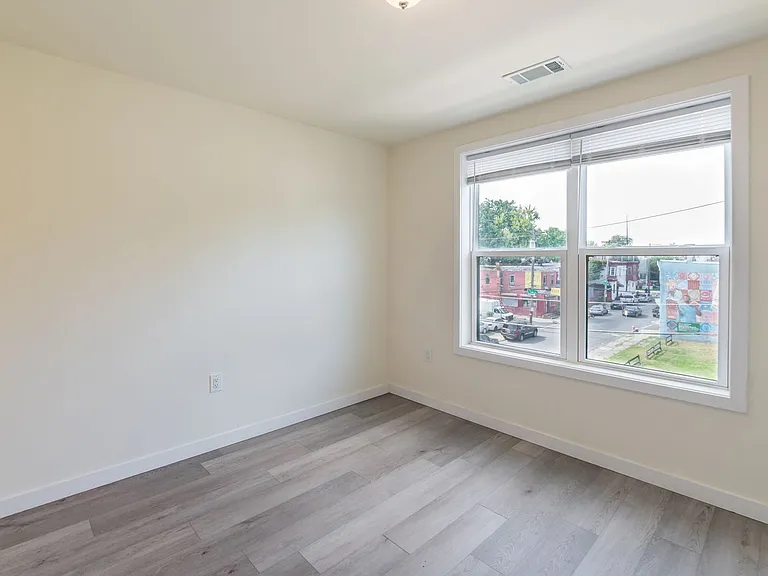 3102 N Broad St — Photo 16