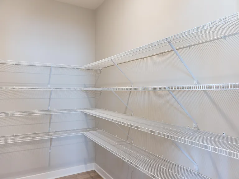 717 Winterberry Ln — Photo 35
