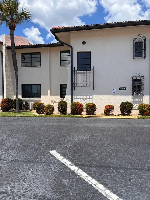 4715 Santa Barbara Blvd