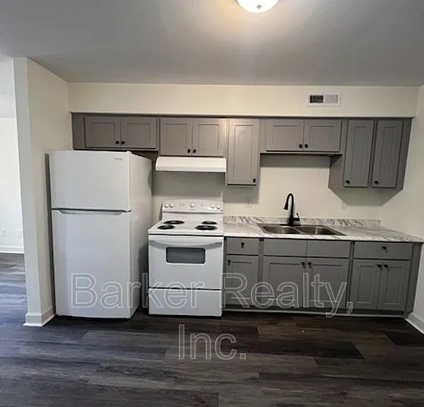 555-4 E Edenton St — Photo 4
