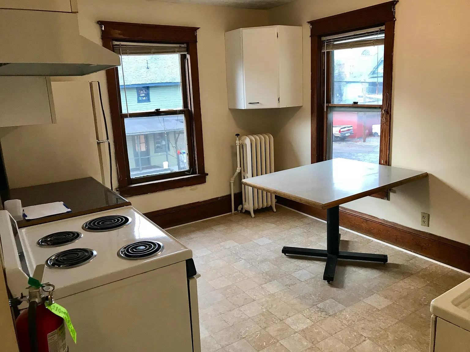3 bed, 825 sqft, $900 — Photo 3