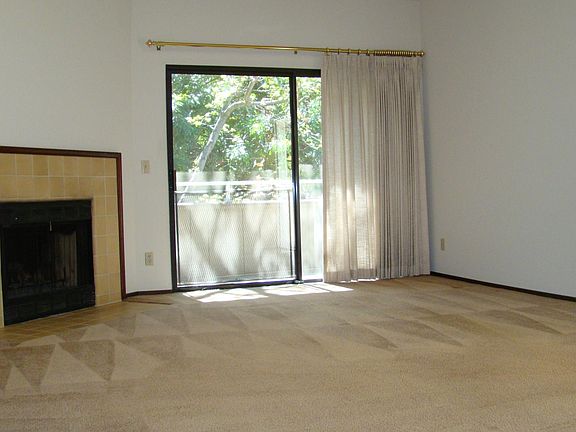 2nd image of 1725 Braddock Ct #1725