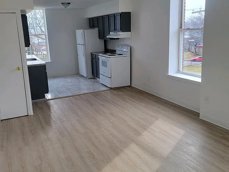 585 North St #6 — Photo 2