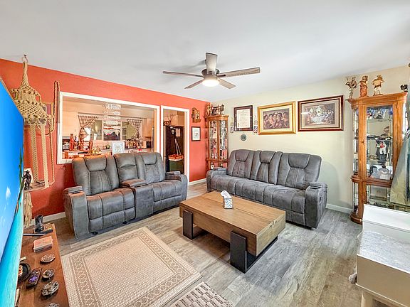 3rd image of 1427 Mark Dr