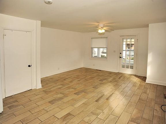 3rd image of 115 W Indiana Ave