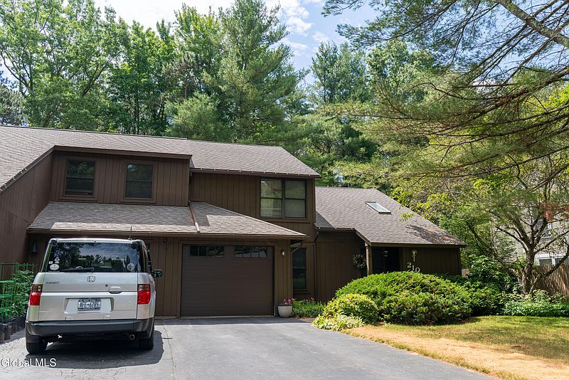 2nd image of 210 Thimbleberry Road