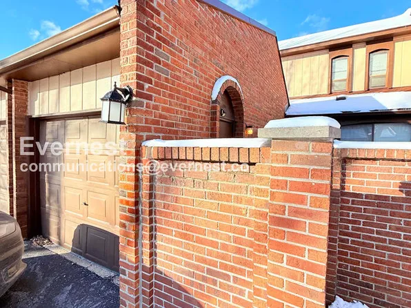 1129 Kirts Blvd Unit D, Troy, MI 48084