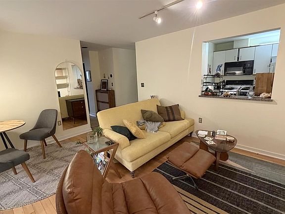 4th image of 2 Chestnut St #14