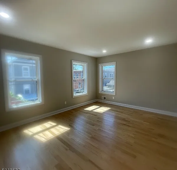 1297 Avy St — Photo 9