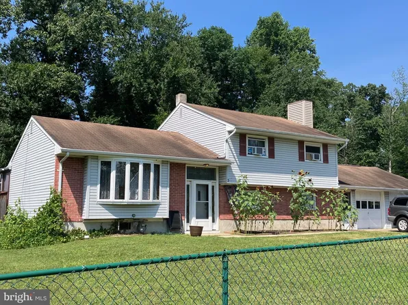3 Oak Ave, Browns Mills, NJ 08015