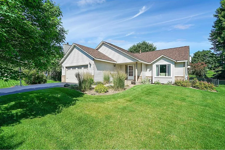 5 bed, 2800 sqft, $3,000 — Photo 2
