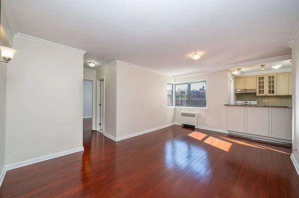 Sold by Bizzarro Agency | media 4