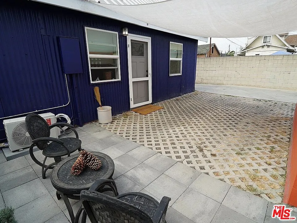 2 bed, 2.0 bath, 1000 sqft, $3,700 — Photo 2