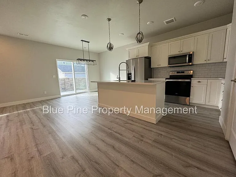 2824 E Brooklyn St — Photo 8