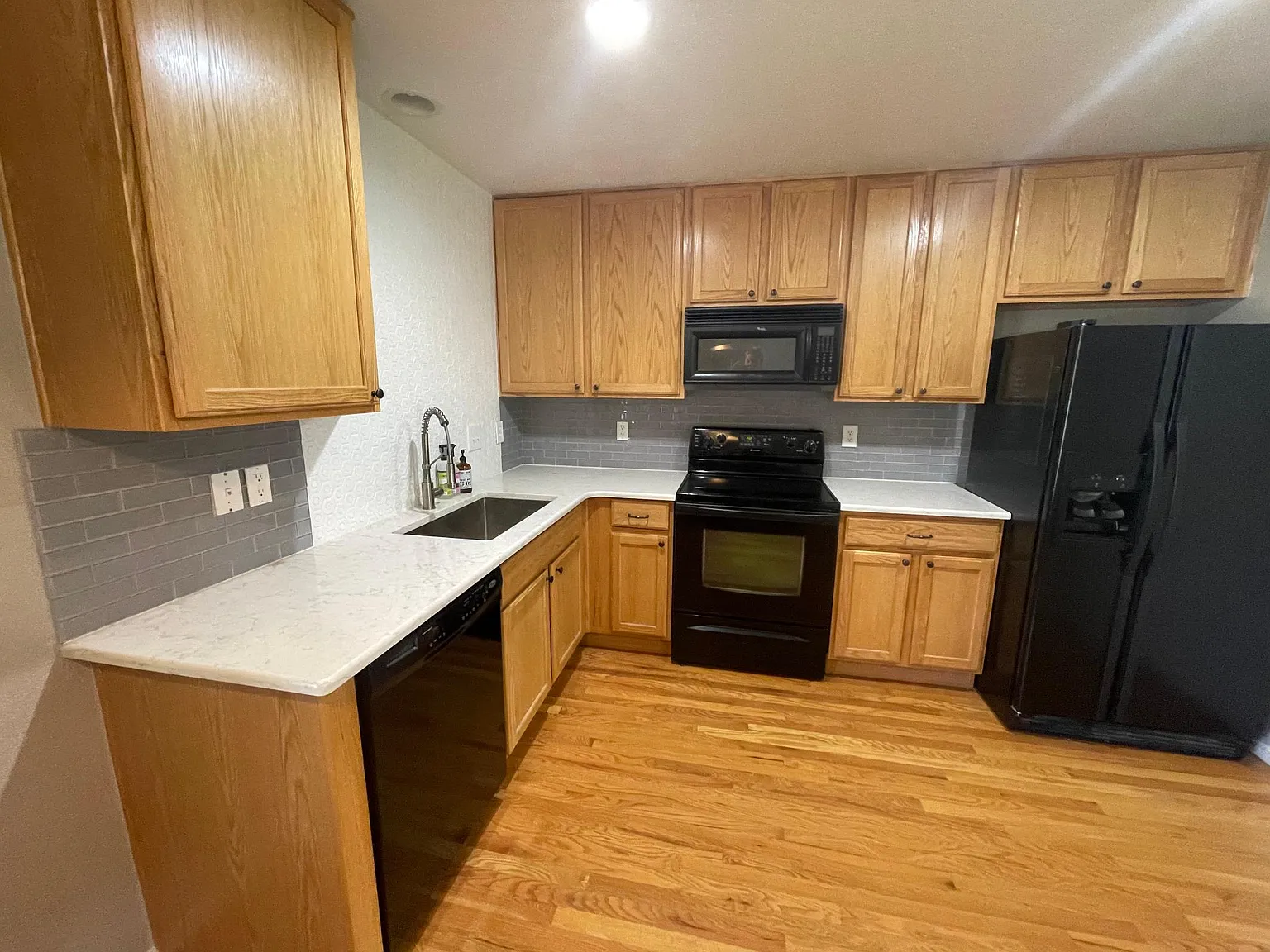 3 bed, 1400 sqft, $2,500 — Photo 4