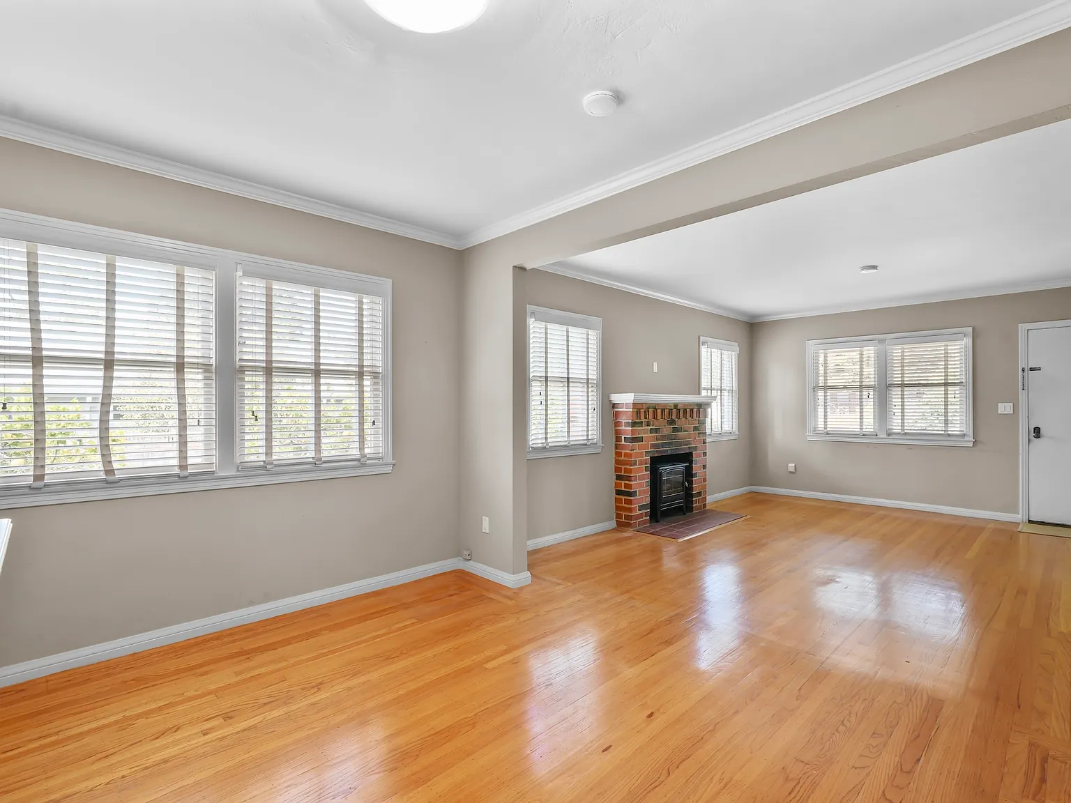 Rare Menlo Park Property with Spacious Main Home & Private ADU — Photo 4