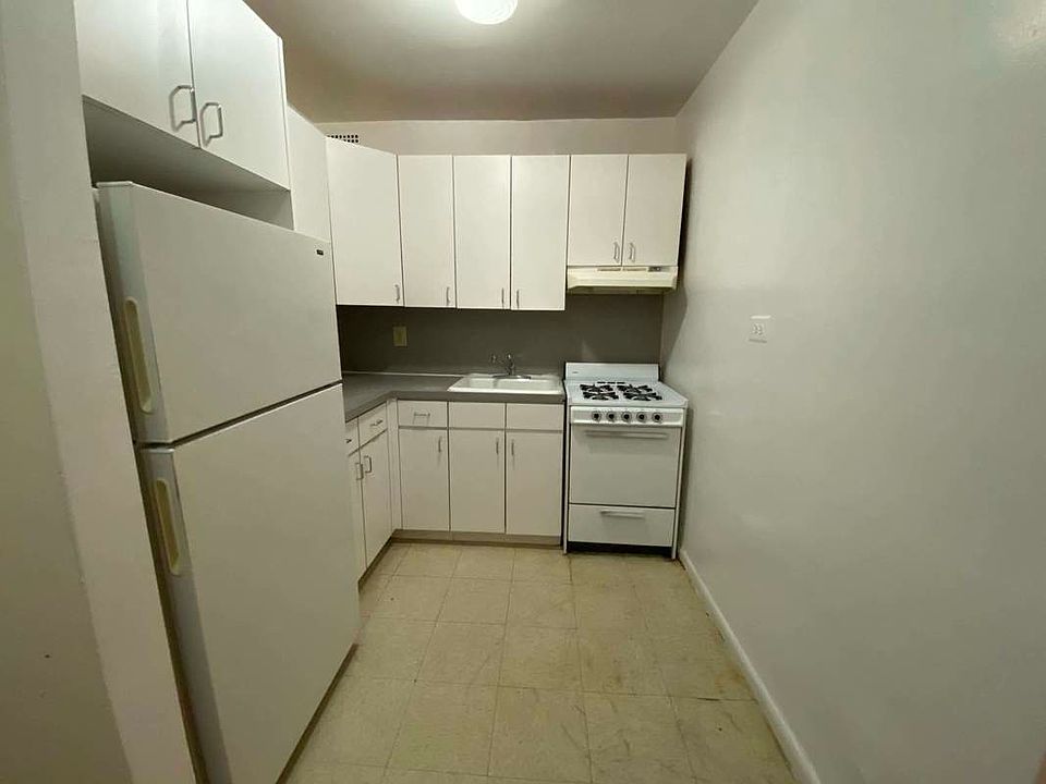 1st image of 41-11 Parsons Blvd #14