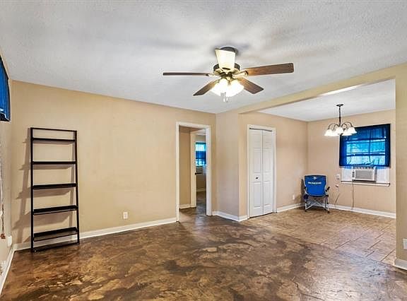 4th image of 220 Hathaway St