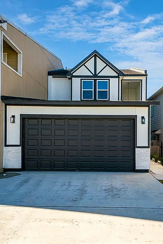 111 Capetown Way Photo 1