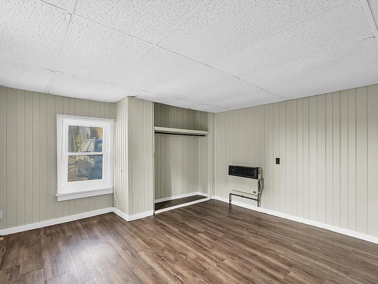 410 E Grove St — Photo 12