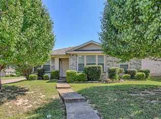 2302 McIntosh Ct, Lancaster, TX 75134
