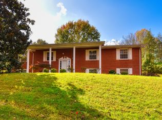 141 Summitt Ln, Lake City, TN 37769