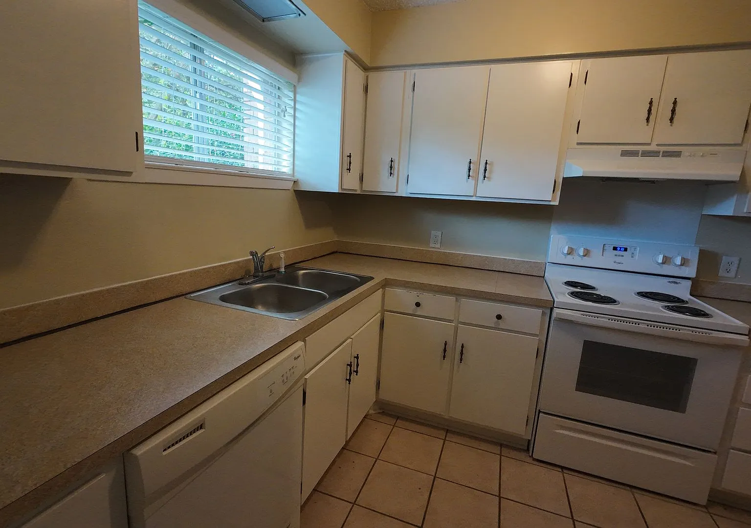 1/1.5 Townhome in Springhill Place — Photo 3