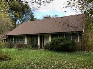 5N135 Powis Rd, Wayne, IL 60184