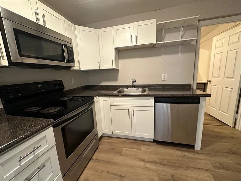 657 NE Waldo Rd — Photo 15