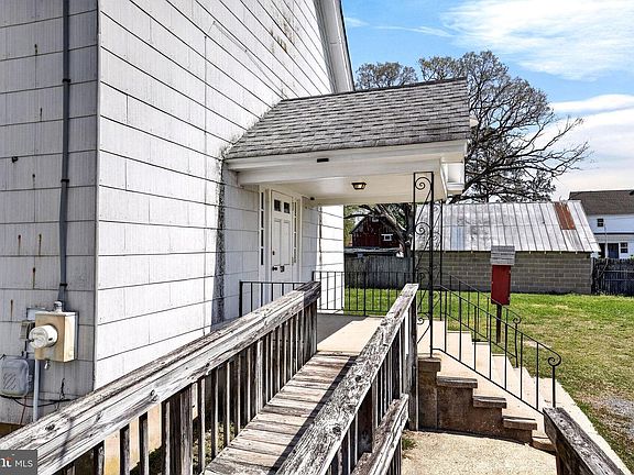 5th image of 130 Halltown Rd