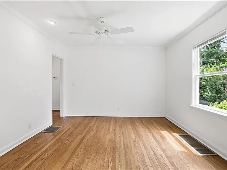 1464 Hawthorne Ave NW — Photo 8